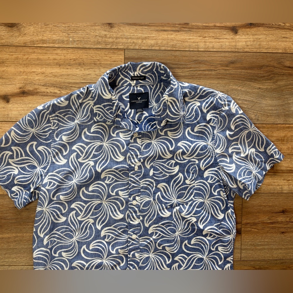 American Eagle Seriously Soft blue short-sleeve button-down shirt - Picture 5 of 13